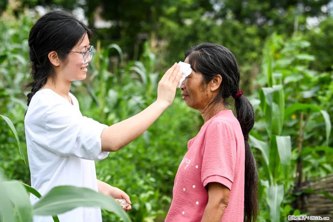 全网追的“扁担女孩”，找了一份暑假工，时薪12元 - 阳江生活资讯 - 阳江28生活网 yj.28life.com